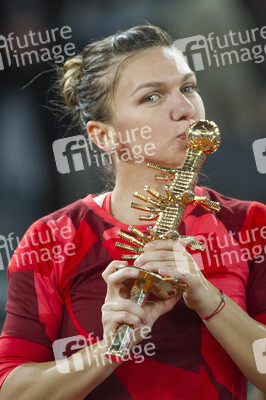 Tennis Match Dominika Cibulková vs Simona Halep in Madrid
