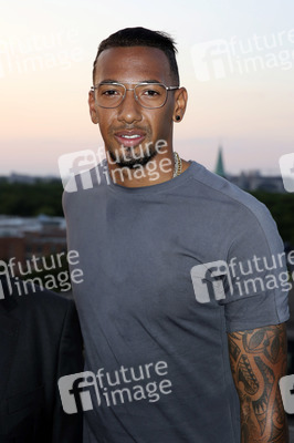 Jerome Boateng präsentiert seine Brillenkollektion in Berlin