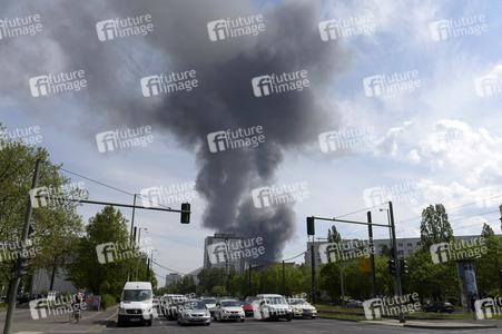 Feuerwehreinsatz bei Großbrand in Berlin-Lichtenberg