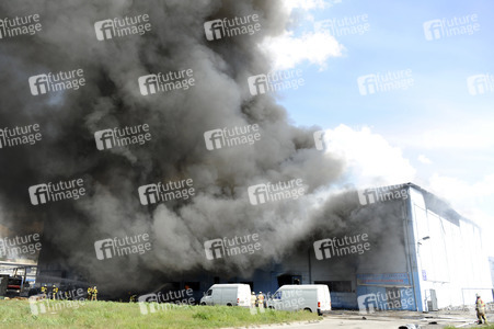 Feuerwehreinsatz bei Großbrand in Berlin-Lichtenberg