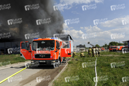 Feuerwehreinsatz bei Großbrand in Berlin-Lichtenberg