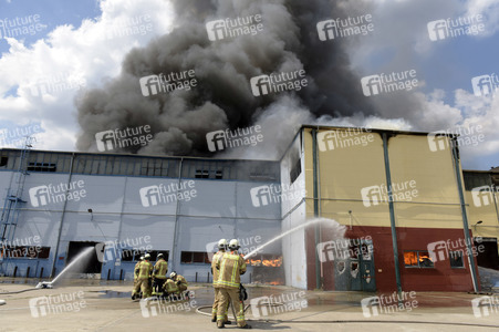 Feuerwehreinsatz bei Großbrand in Berlin-Lichtenberg