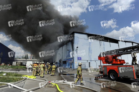 Feuerwehreinsatz bei Großbrand in Berlin-Lichtenberg