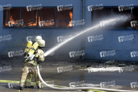 Feuerwehreinsatz bei Großbrand in Berlin-Lichtenberg