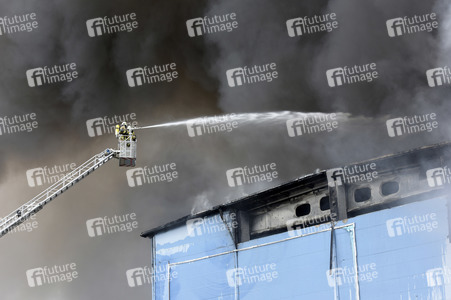 Feuerwehreinsatz bei Großbrand in Berlin-Lichtenberg