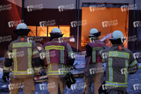 Feuerwehreinsatz bei Großbrand in Berlin-Lichtenberg
