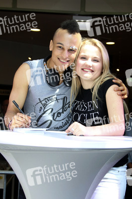 Autogrammstunde der Top 6 DSDS Stars 2016 in Hamburg