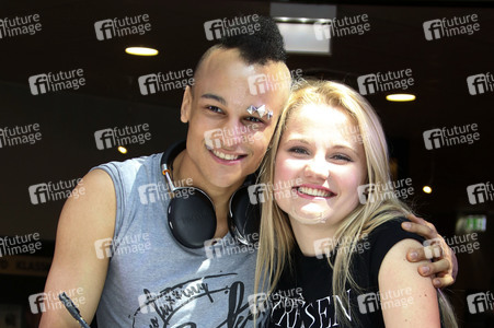 Autogrammstunde der Top 6 DSDS Stars 2016 in Hamburg