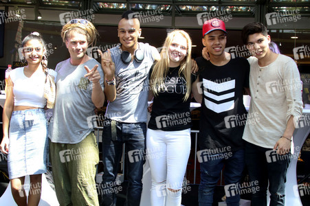 Autogrammstunde der Top 6 DSDS Stars 2016 in Hamburg