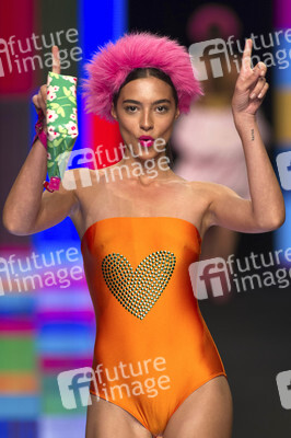 Agatha Ruiz de la Prada Fashion Show, Swimwear Fashion Week Moda Cálida 2016