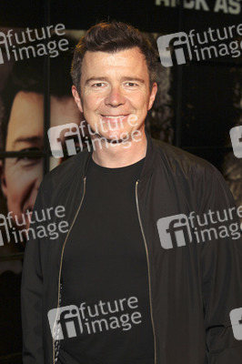 Autogrammstunde mit Rick Astley