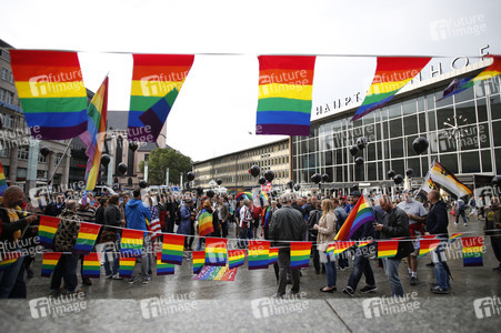 Mahnwache für die Opfer des Terror-Anschlags von Orlando in Köln