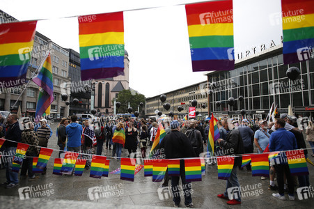 Mahnwache für die Opfer des Terror-Anschlags von Orlando in Köln