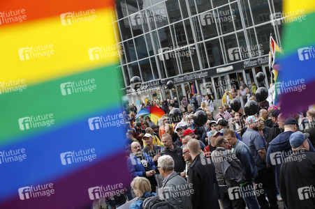 Mahnwache für die Opfer des Terror-Anschlags von Orlando in Köln