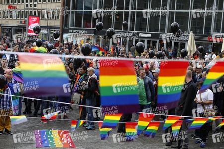 Mahnwache für die Opfer des Terror-Anschlags von Orlando in Köln
