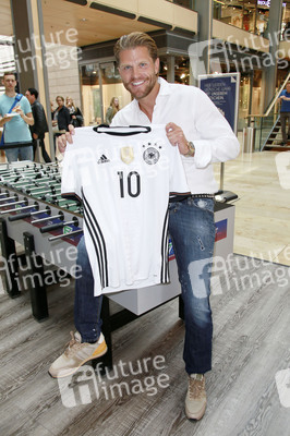 Kickern mit Paul Janke zur Fussball-EM in Hamburg