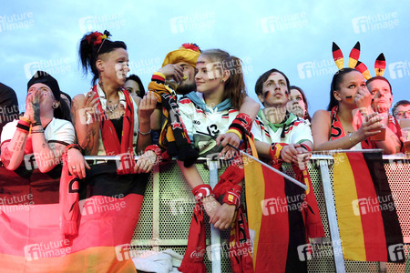 Fans beim UEFA-Fußball-Europameisterschaft 2016 Spiel Deutschland gegen Polen in Berlin