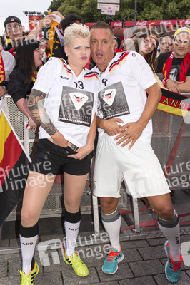 Fans beim UEFA-Fußball-Europameisterschaft 2016 Spiel Deutschland gegen Polen in Berlin