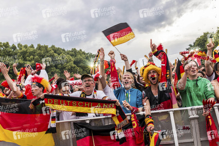 Fans beim UEFA-Fußball-Europameisterschaft 2016 Spiel Deutschland gegen Polen in Berlin