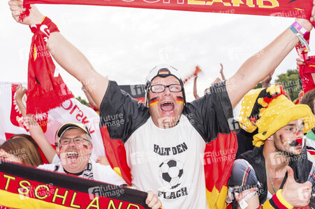 Fans beim UEFA-Fußball-Europameisterschaft 2016 Spiel Deutschland gegen Polen in Berlin