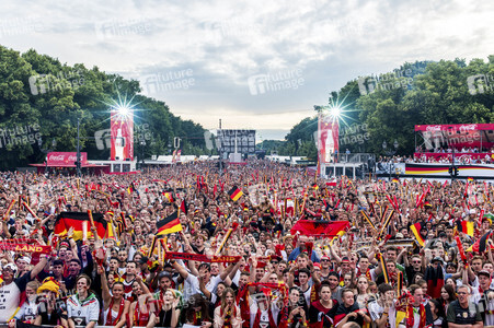 Fans beim UEFA-Fußball-Europameisterschaft 2016 Spiel Deutschland gegen Polen in Berlin