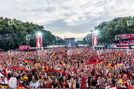 Fans beim UEFA-Fußball-Europameisterschaft 2016 Spiel Deutschland gegen Polen in Berlin