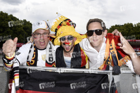 Fans beim UEFA-Fußball-Europameisterschaft 2016 Spiel Deutschland gegen Polen in Berlin