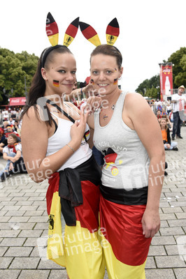 Fans beim UEFA-Fußball-Europameisterschaft 2016 Spiel Deutschland gegen Polen in Berlin