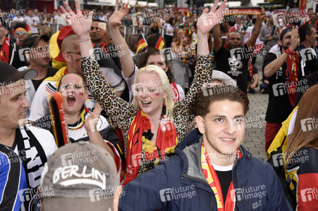 Fans beim UEFA-Fußball-Europameisterschaft 2016 Spiel Deutschland gegen Polen in Berlin