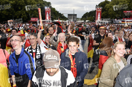 Fans beim UEFA-Fußball-Europameisterschaft 2016 Spiel Deutschland gegen Polen in Berlin