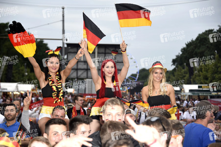 Fans beim UEFA-Fußball-Europameisterschaft 2016 Spiel Deutschland gegen Polen in Berlin
