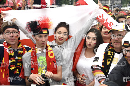 Fans beim UEFA-Fußball-Europameisterschaft 2016 Spiel Deutschland gegen Polen in Berlin