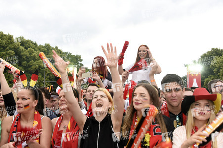 Fans beim UEFA-Fußball-Europameisterschaft 2016 Spiel Deutschland gegen Polen in Berlin