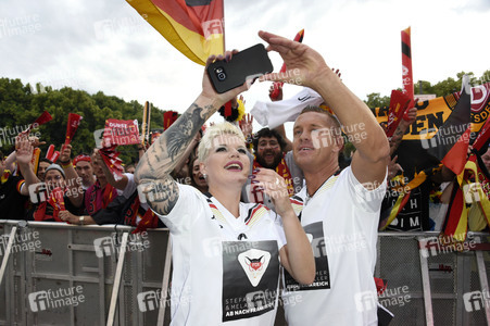 Fans beim UEFA-Fußball-Europameisterschaft 2016 Spiel Deutschland gegen Polen in Berlin