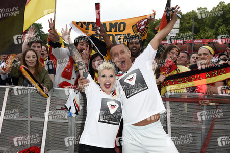 Fans beim UEFA-Fußball-Europameisterschaft 2016 Spiel Deutschland gegen Polen in Berlin