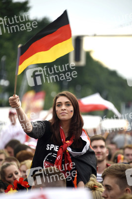 Fans beim UEFA-Fußball-Europameisterschaft 2016 Spiel Deutschland gegen Polen in Berlin