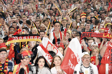 Fans beim UEFA-Fußball-Europameisterschaft 2016 Spiel Deutschland gegen Polen in Berlin