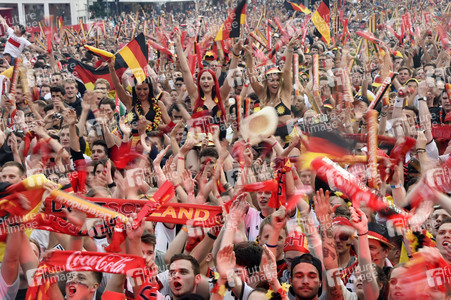 Fans beim UEFA-Fußball-Europameisterschaft 2016 Spiel Deutschland gegen Polen in Berlin