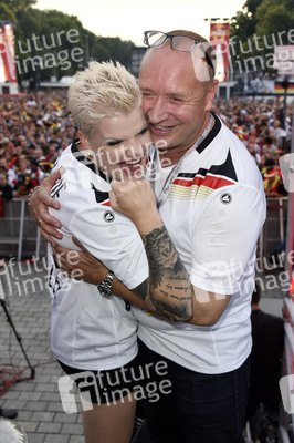 Fans beim UEFA-Fußball-Europameisterschaft 2016 Spiel Deutschland gegen Polen in Berlin