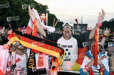 Fans beim UEFA-Fußball-Europameisterschaft 2016 Spiel Deutschland gegen Polen in Berlin