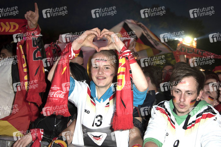 Fans beim UEFA-Fußball-Europameisterschaft 2016 Spiel Deutschland gegen Polen in Berlin