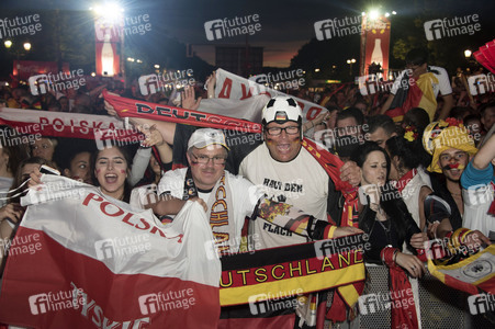 Fans beim UEFA-Fußball-Europameisterschaft 2016 Spiel Deutschland gegen Polen in Berlin