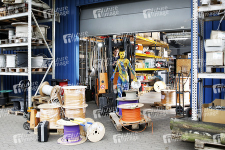 WORKING ART: Gabelstaplerfahrer / Forklift Driver Bodypainting
