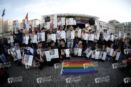 Gedenken an die Opfer des Anschlags von Orlando in Berlin