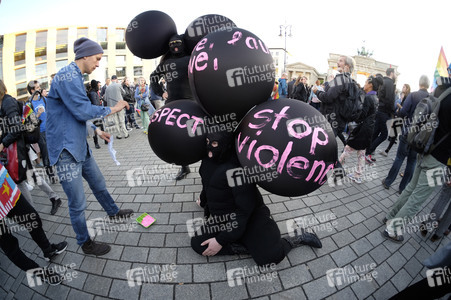 Gedenken an die Opfer des Anschlags von Orlando in Berlin