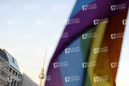 Gedenken an die Opfer des Anschlags von Orlando in Berlin