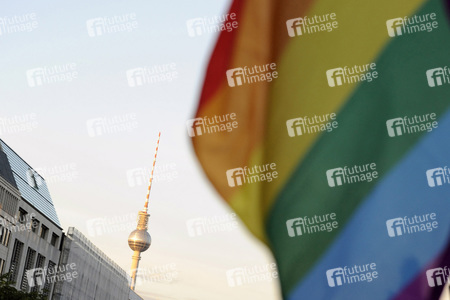 Gedenken an die Opfer des Anschlags von Orlando in Berlin