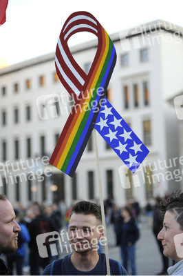 Gedenken an die Opfer des Anschlags von Orlando in Berlin