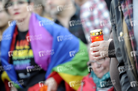 Gedenken an die Opfer des Anschlags von Orlando in Berlin