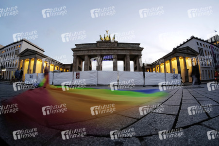 Gedenken an die Opfer des Anschlags von Orlando in Berlin